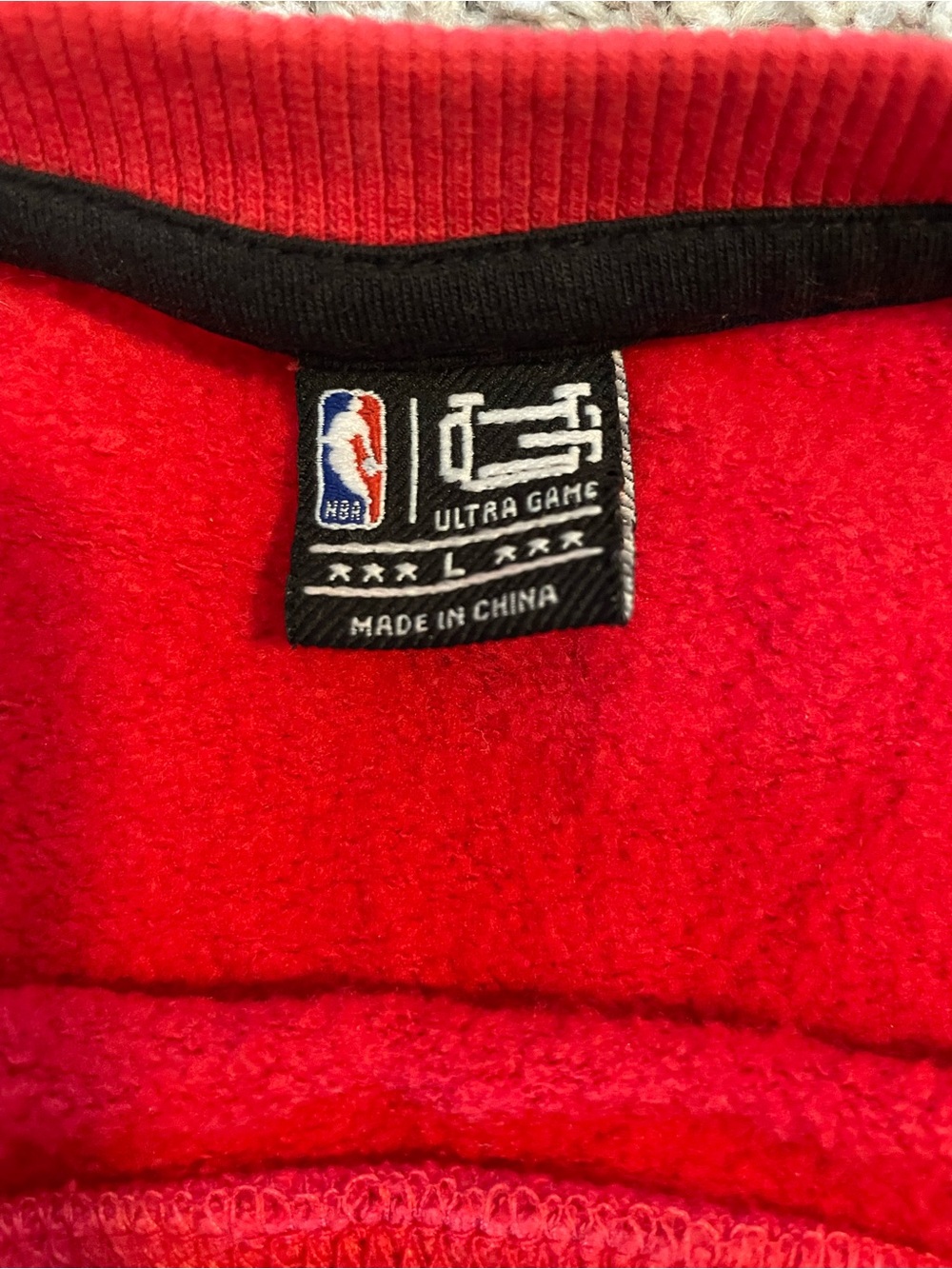 Chicago Bulls Red Cropped Crewneck Sweater - Picture 4 of 4